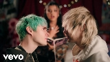 Мініатюра відео give me a break! (feat. waterparks)